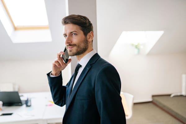Company Tells Employees Always To Answer Boss's Calls- Even In Silent Mode. Internet Reacts